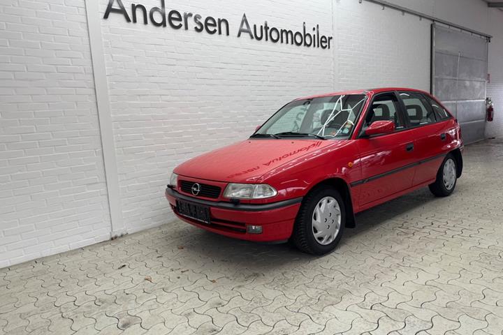Rød Opel Astra fra 1997