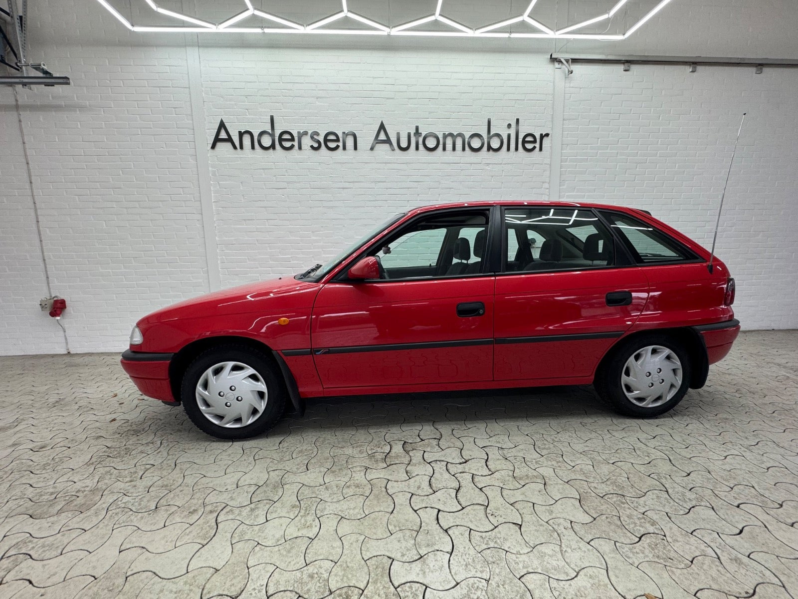 Rød Opel Astra fra 1997