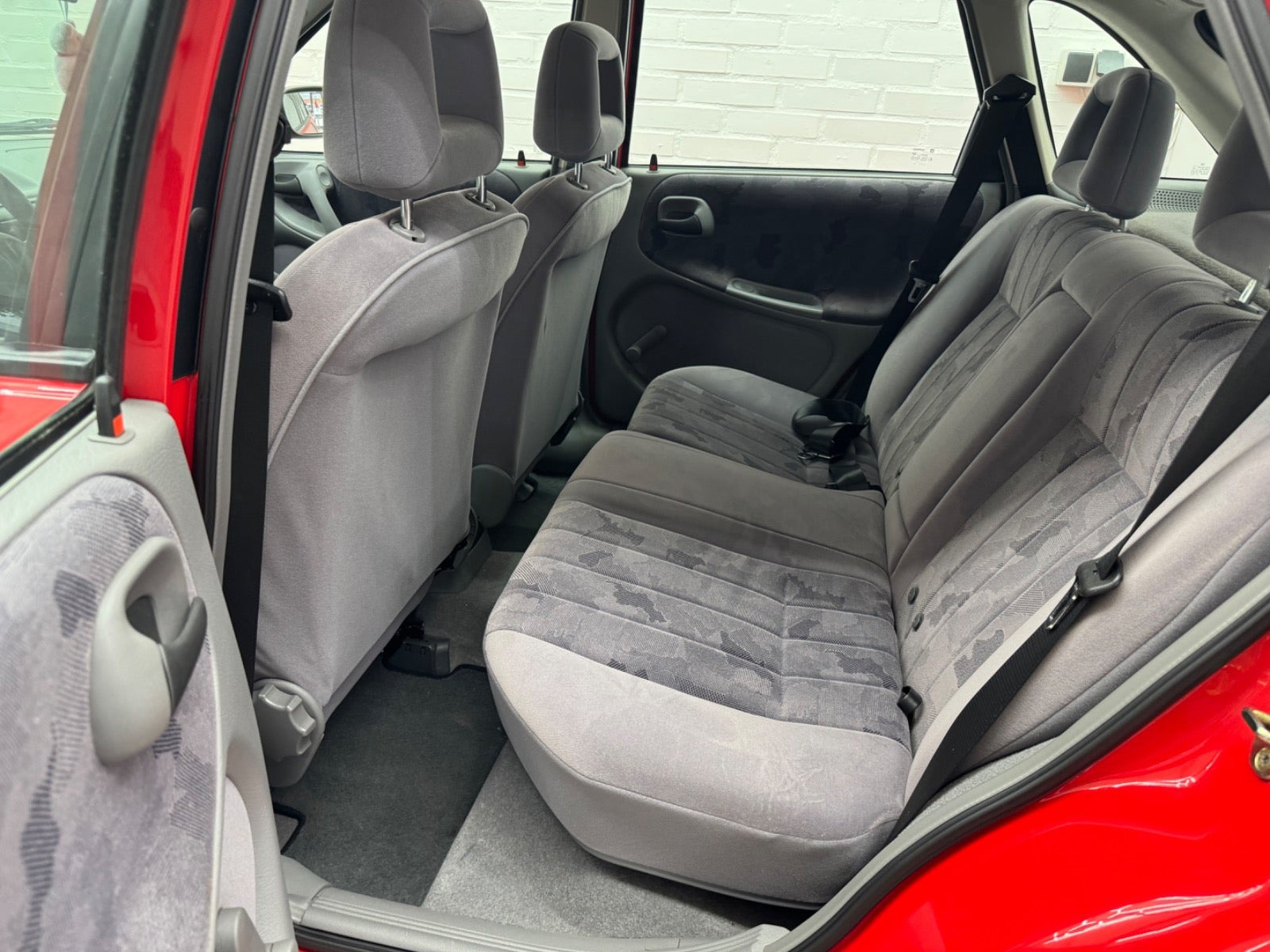 Rød Opel Astra fra 1997