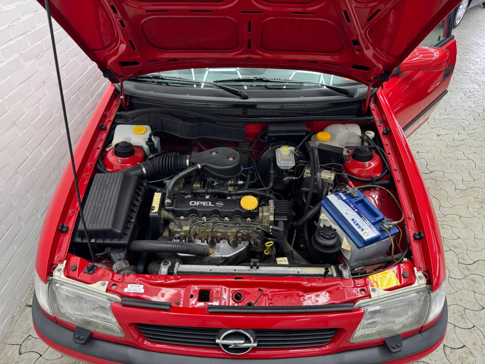 Rød Opel Astra fra 1997