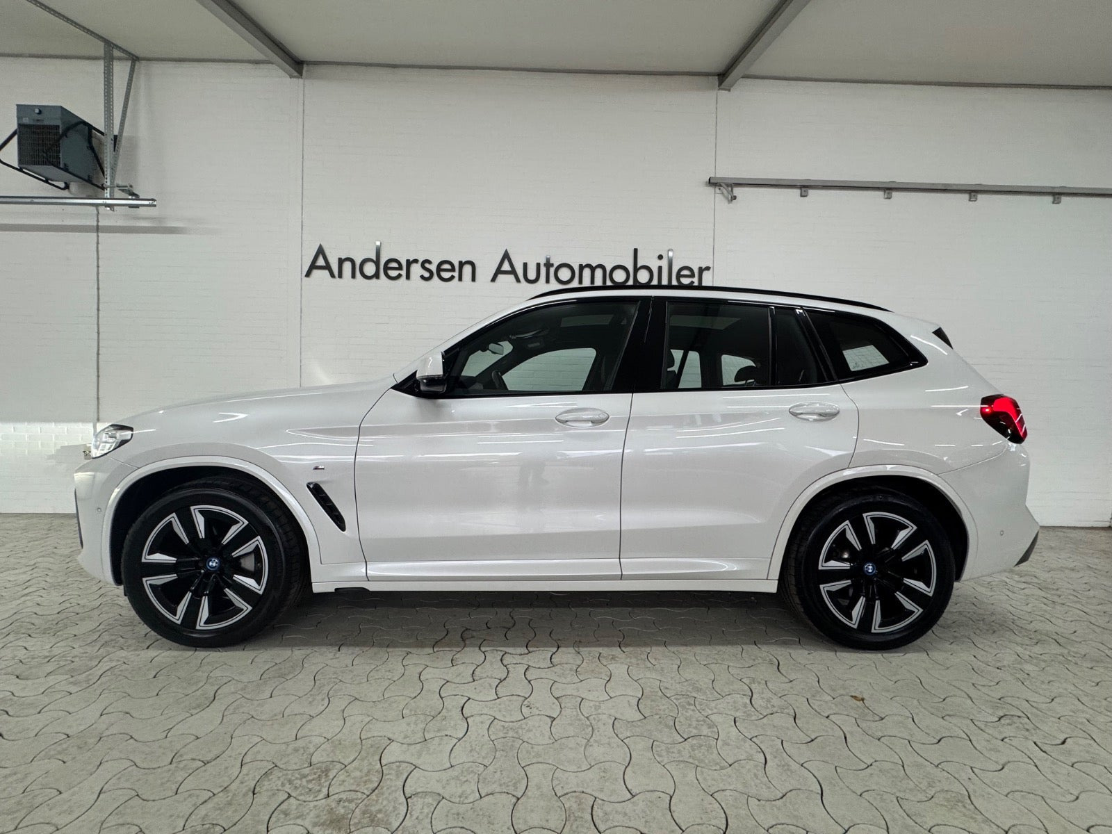 Hvid BMW iX3 fra 2023