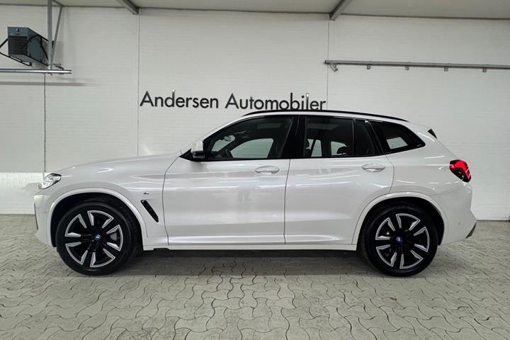 Hvid BMW iX3 fra 2023
