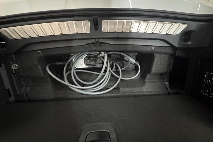 Hvid BMW iX3 fra 2023