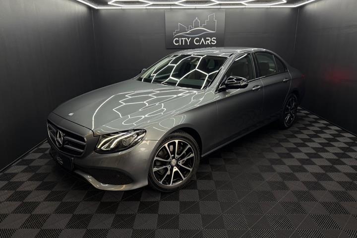Grå Mercedes E220 d fra 2017