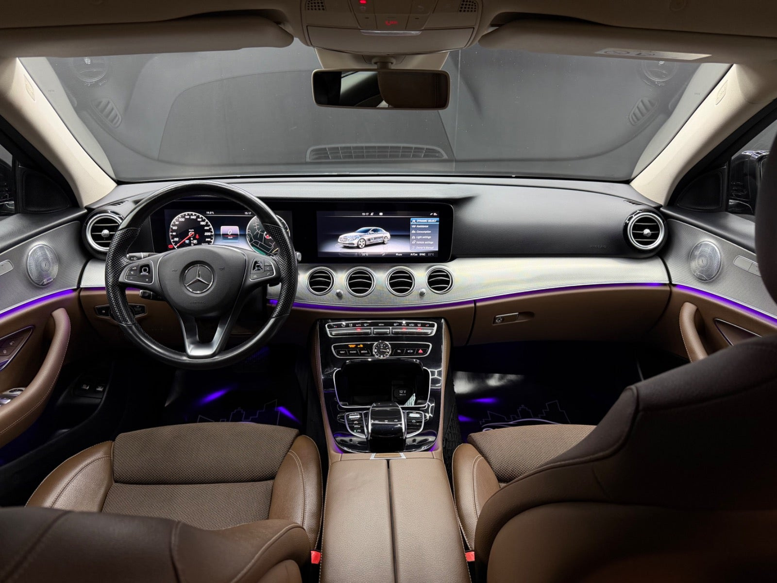 Grå Mercedes E220 d fra 2017