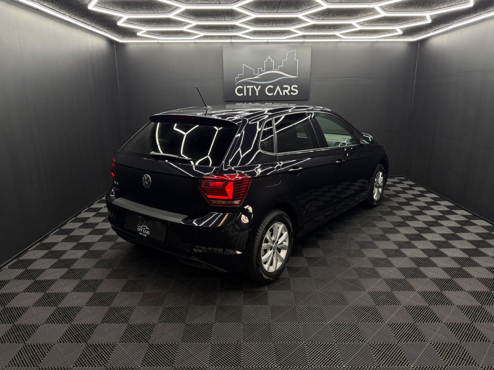 Sort VW Polo fra 2020