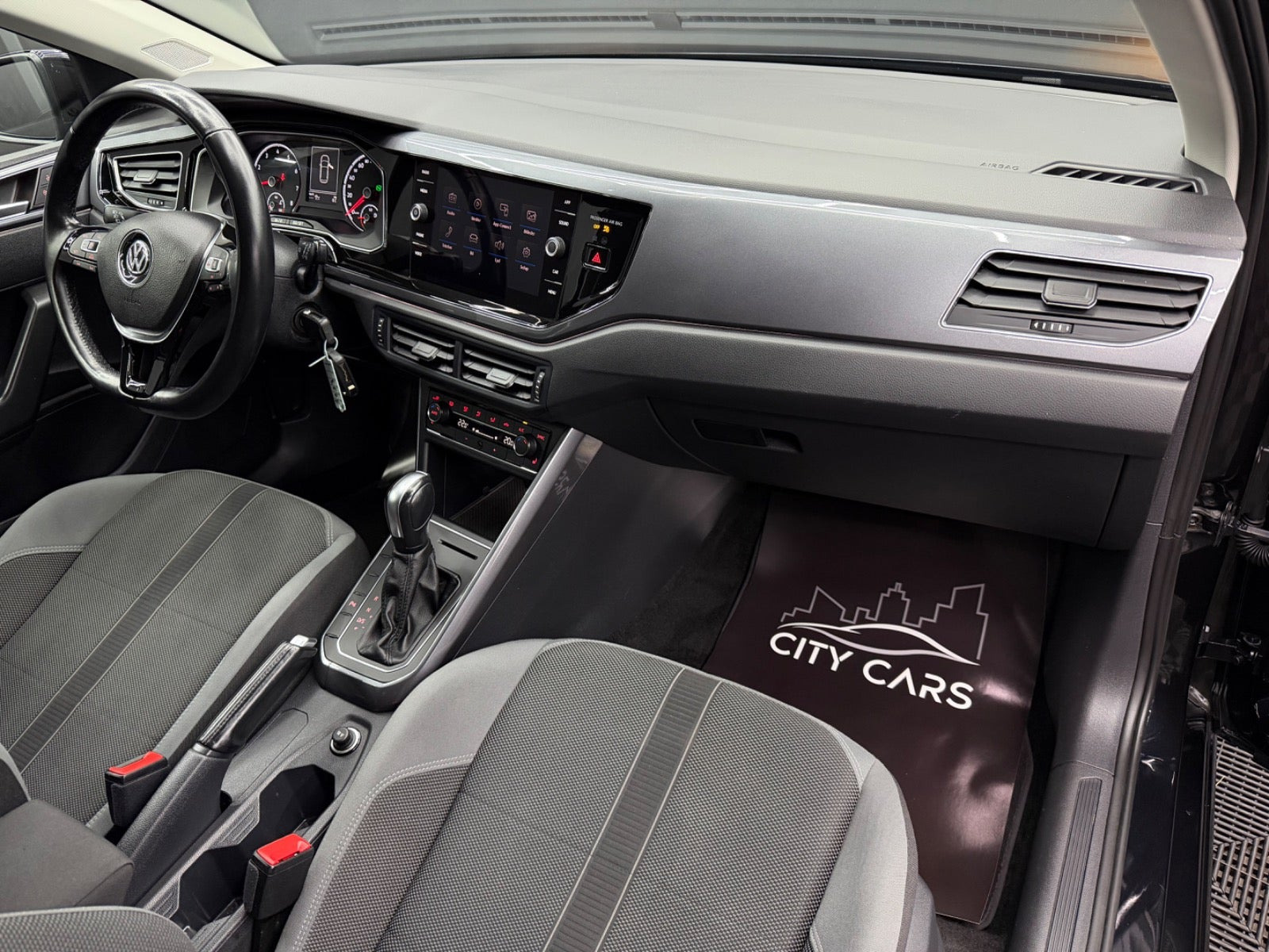 Sort VW Polo fra 2020