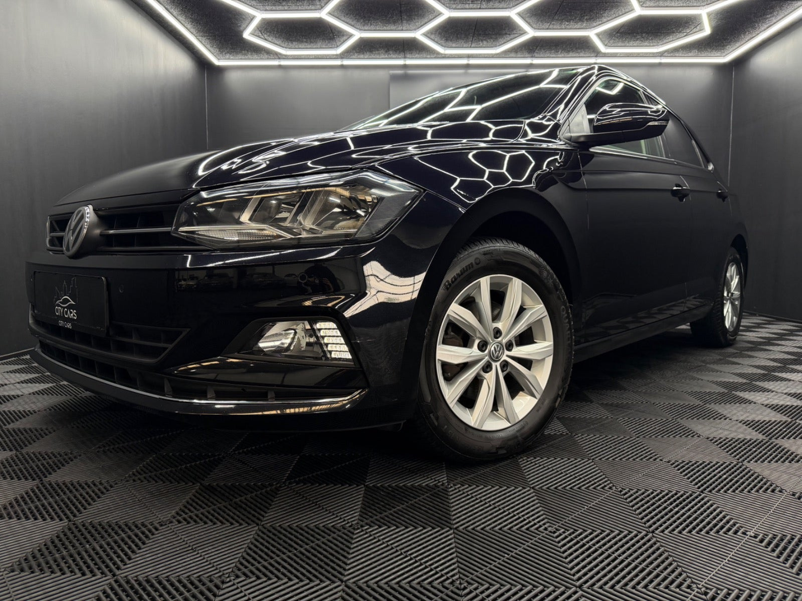 Sort VW Polo fra 2020