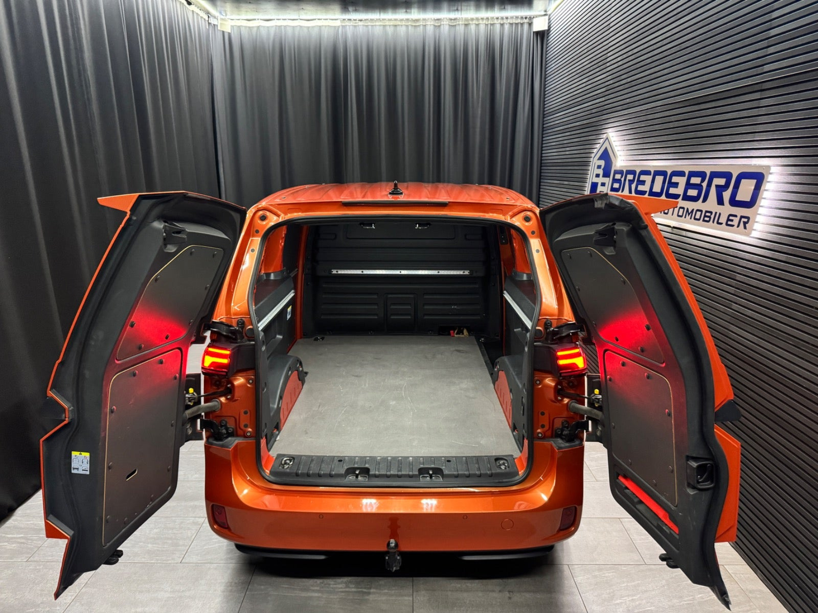 Orange VW ID.Buzz fra 2023