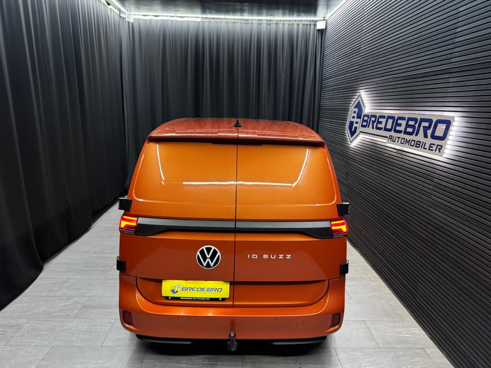 Orange VW ID.Buzz fra 2023