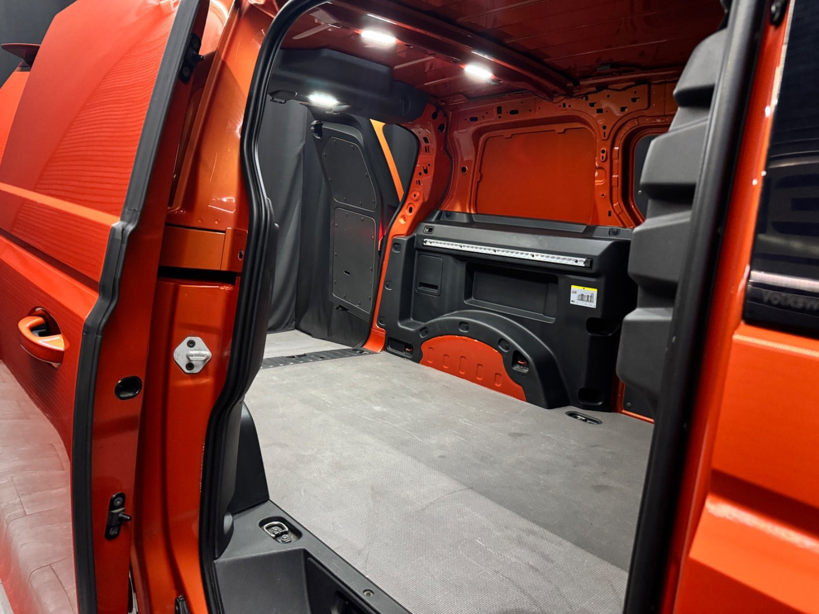 Orange VW ID.Buzz fra 2023