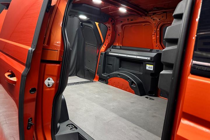Orange VW ID.Buzz fra 2023