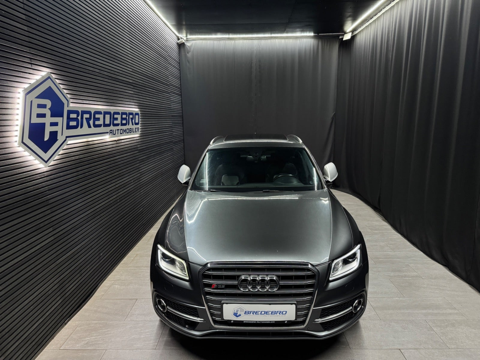 Grå Audi SQ5 fra 2015