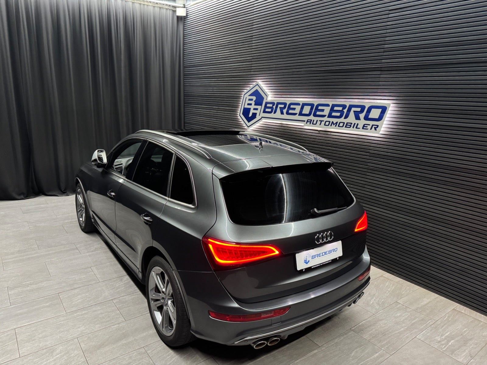 Grå Audi SQ5 fra 2015