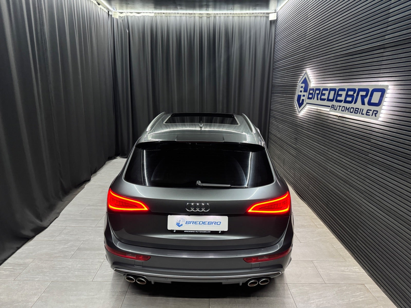 Grå Audi SQ5 fra 2015