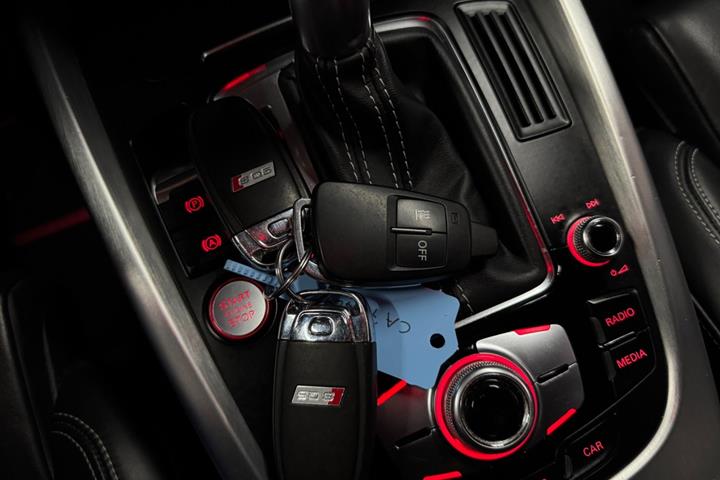 Grå Audi SQ5 fra 2015