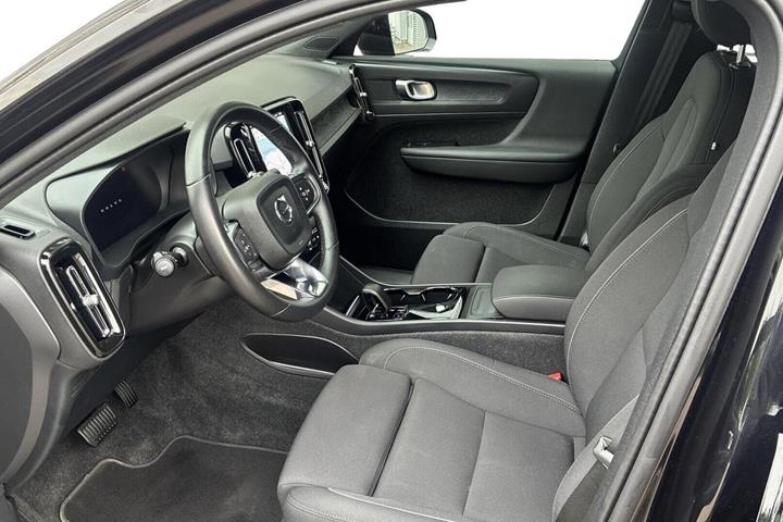 Sort Volvo XC40 fra 2024