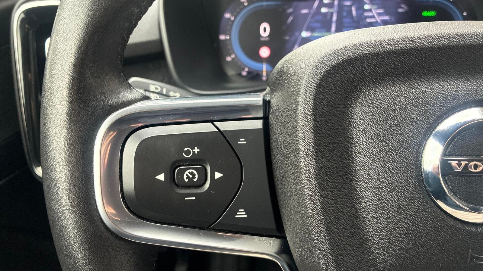 Sort Volvo XC40 fra 2024