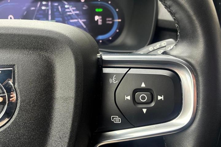 Sort Volvo XC40 fra 2024