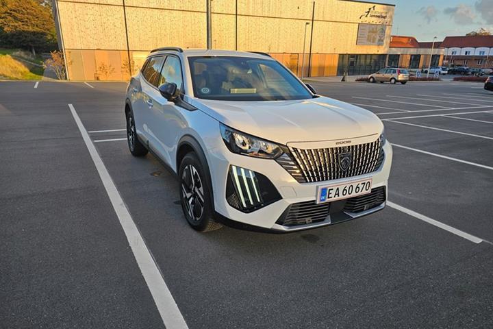 undefined Peugeot 2008 fra 2024