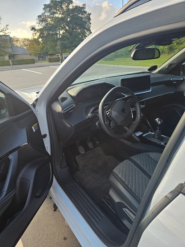 undefined Peugeot 2008 fra 2024