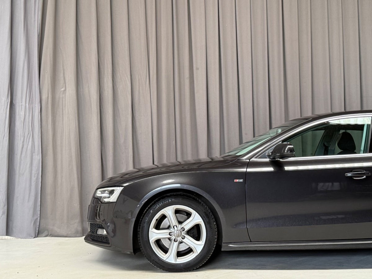Grå Audi A5 fra 2016