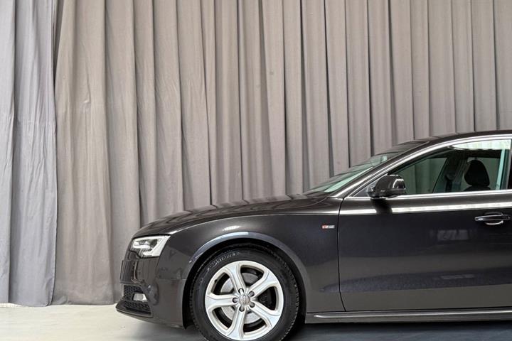 Grå Audi A5 fra 2016