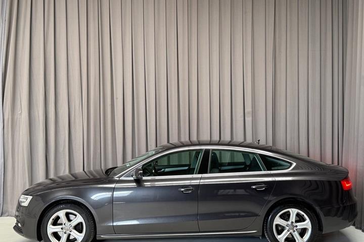 Grå Audi A5 fra 2016