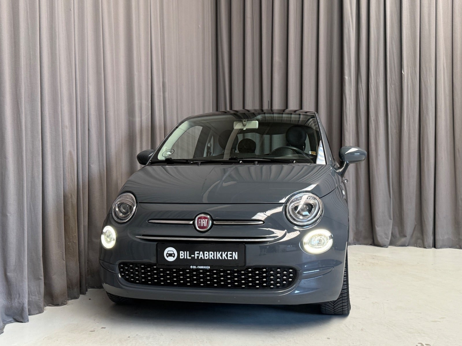 Grå Fiat 500 fra 2018