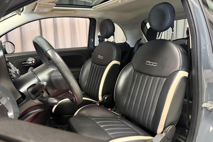 Grå Fiat 500 fra 2018