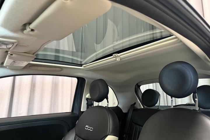 Grå Fiat 500 fra 2018