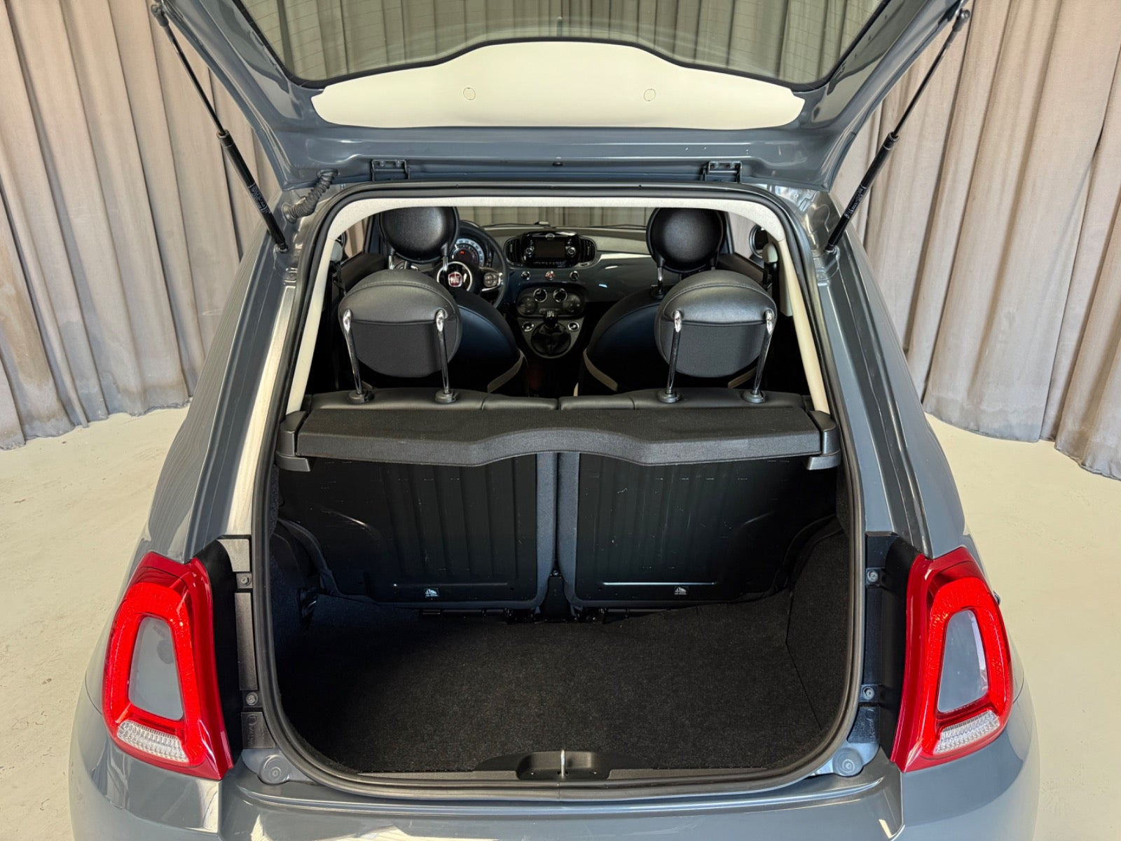 Grå Fiat 500 fra 2018