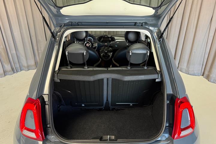 Grå Fiat 500 fra 2018
