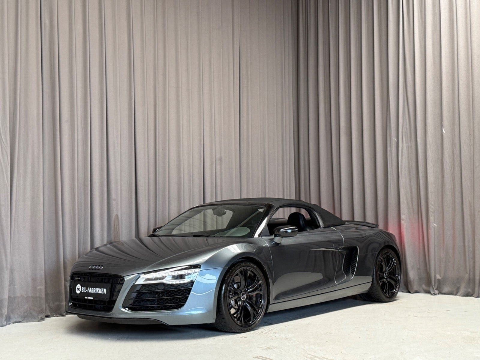 Grå Audi R8 fra 2013