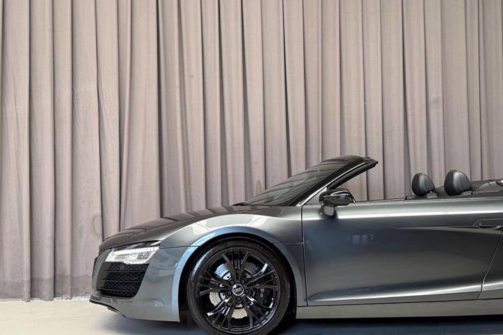 Grå Audi R8 fra 2013