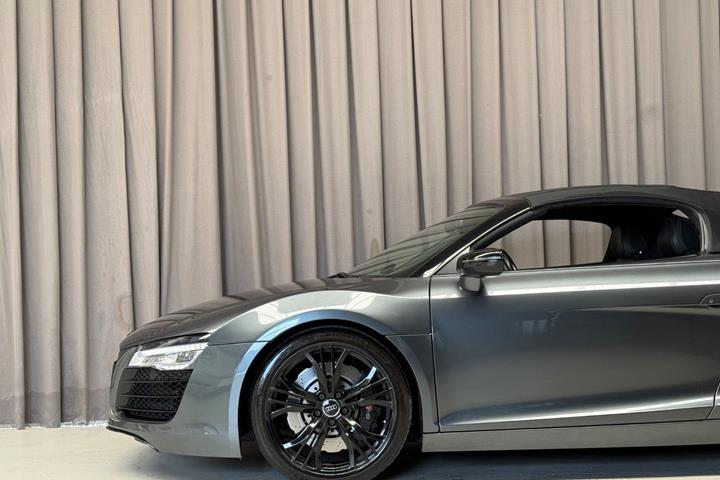 Grå Audi R8 fra 2013