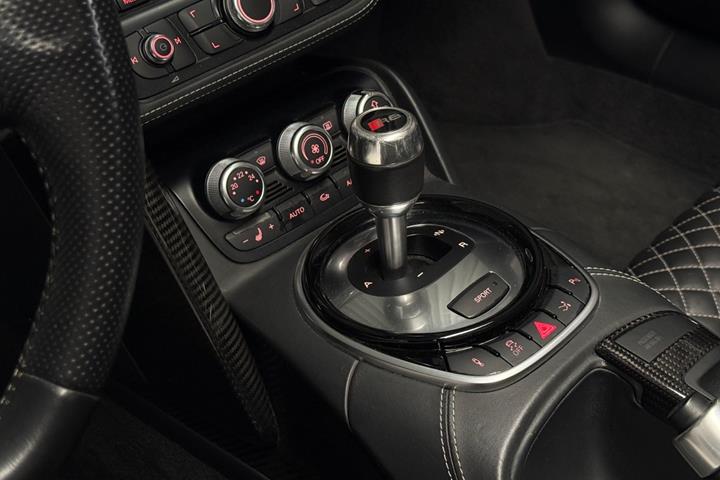 Grå Audi R8 fra 2013