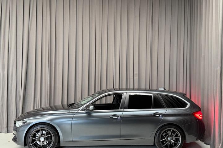 Grå BMW 320d fra 2016