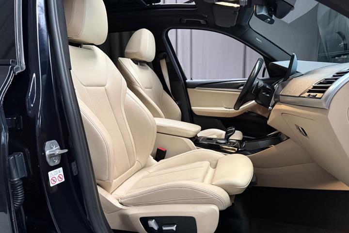 Sort BMW X3 fra 2022