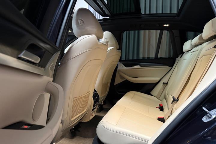 Sort BMW X3 fra 2022