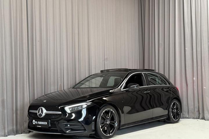 Rød Mercedes A200 fra 2018