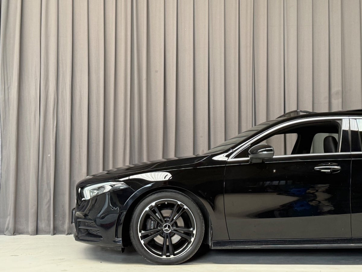 Rød Mercedes A200 fra 2018
