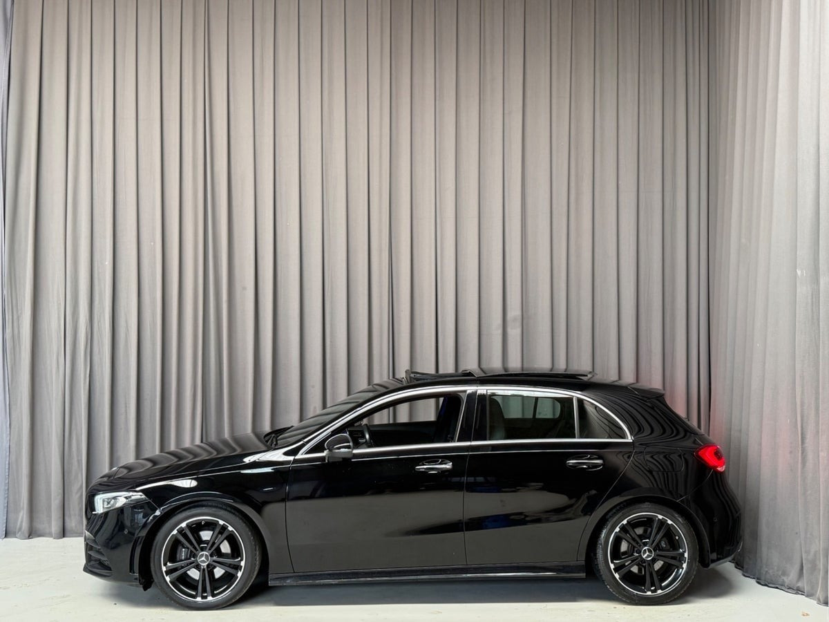 Rød Mercedes A200 fra 2018