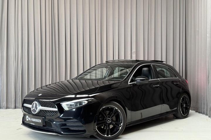 Rød Mercedes A200 fra 2018