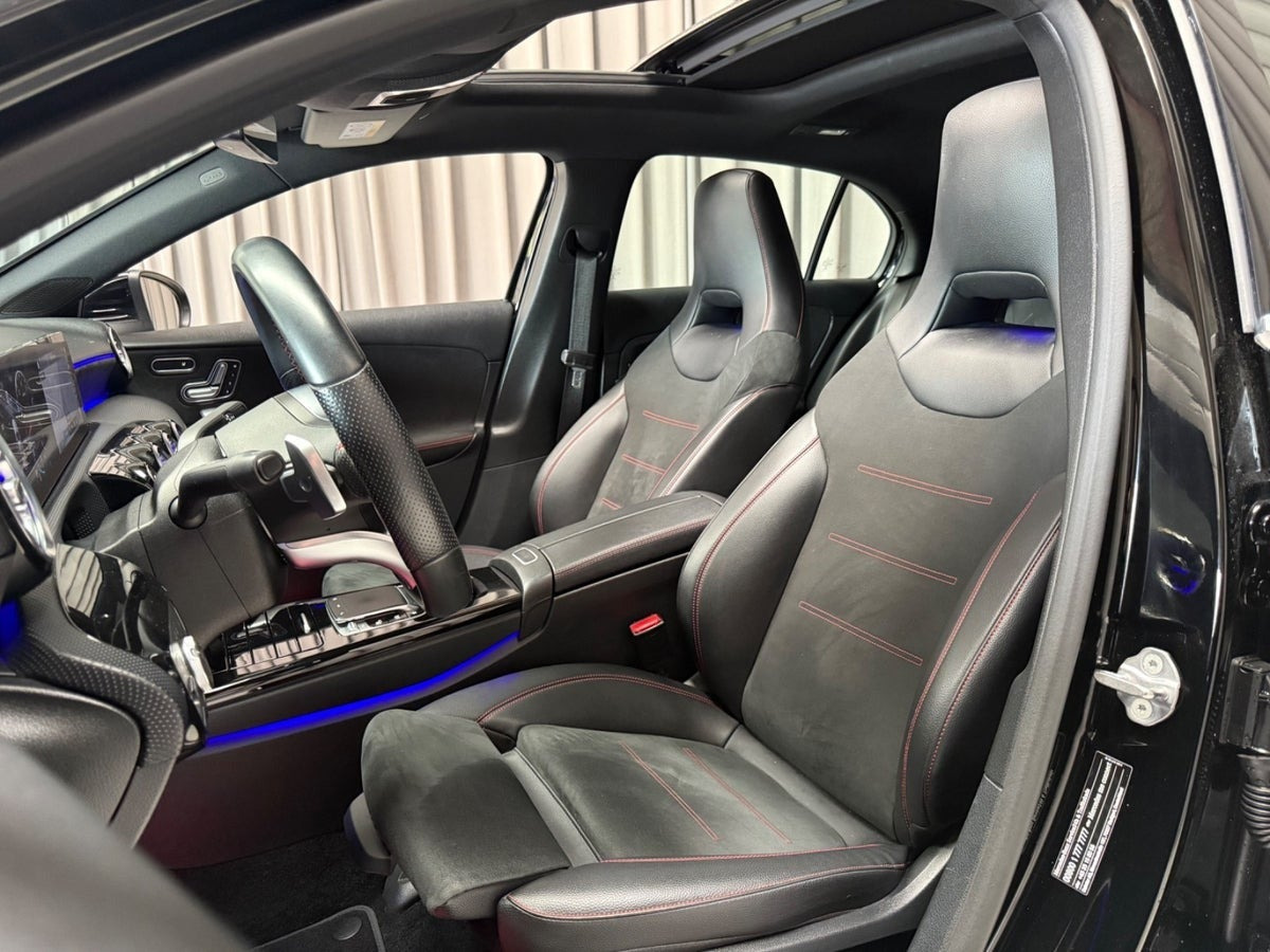 Rød Mercedes A200 fra 2018