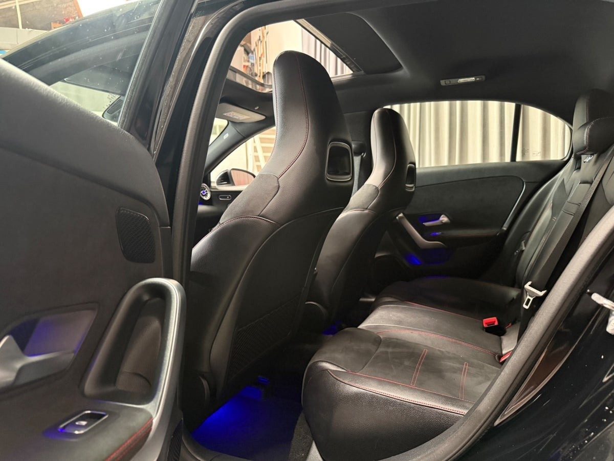 Rød Mercedes A200 fra 2018