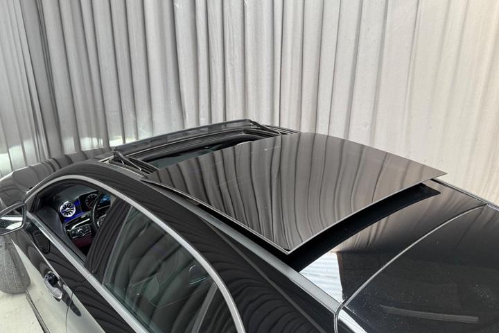 Rød Mercedes A200 fra 2018