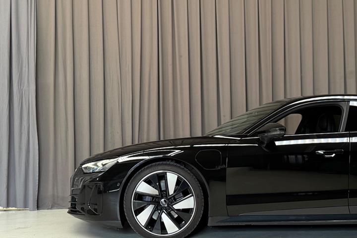 Sort Audi e-tron GT fra 2021