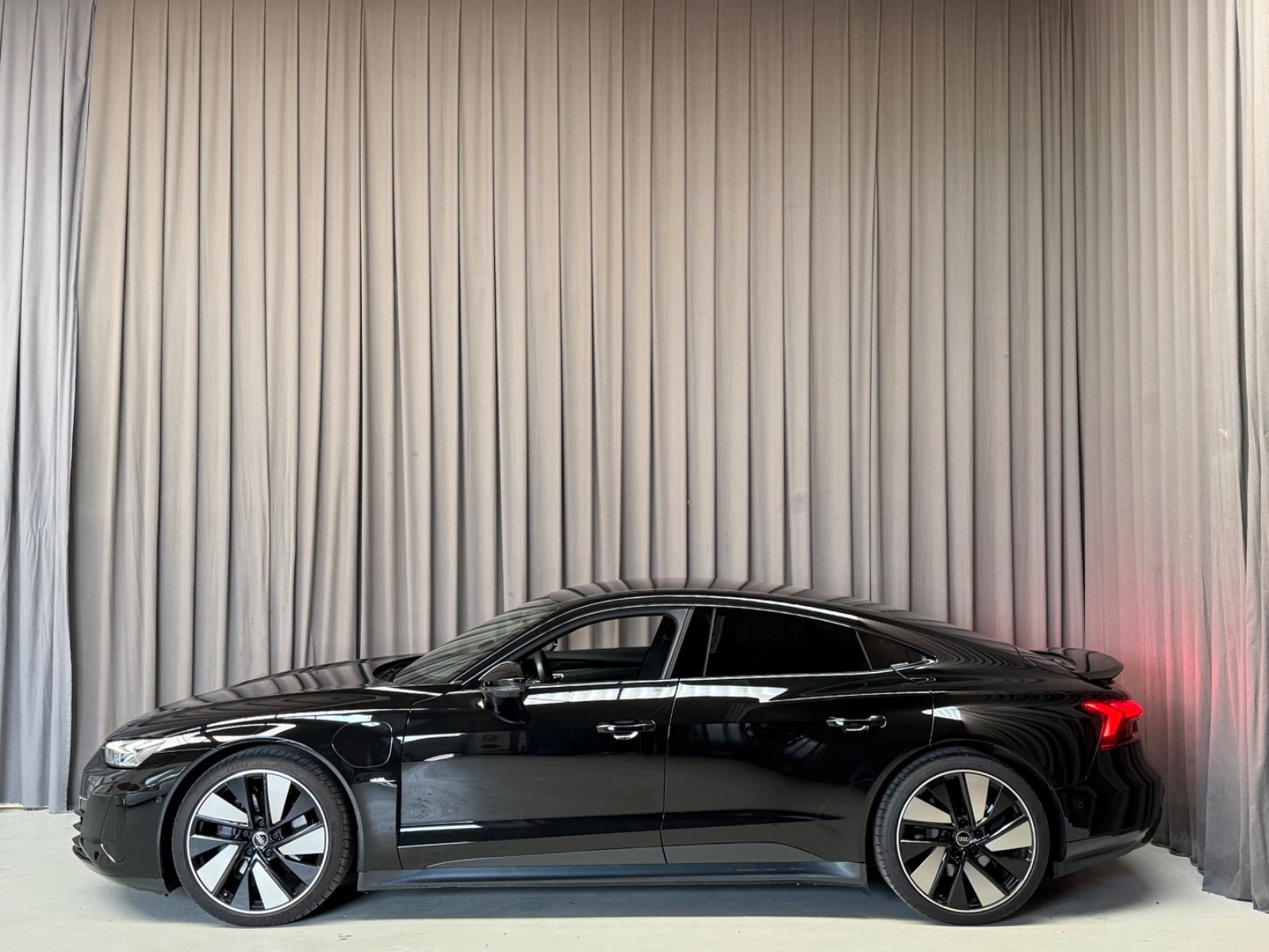 Sort Audi e-tron GT fra 2021