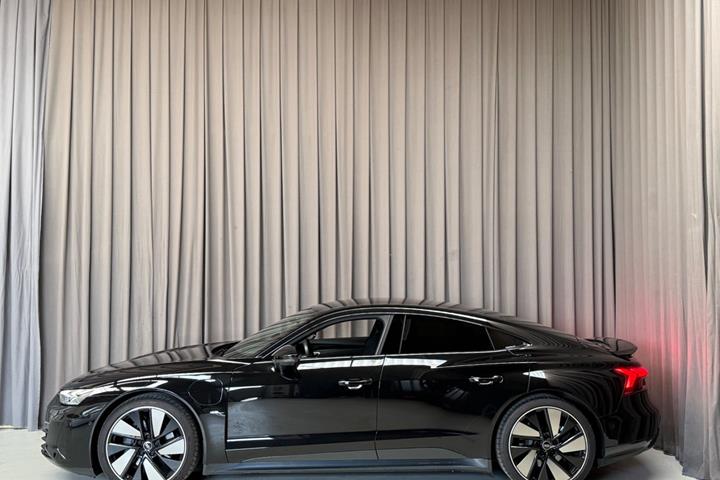 Sort Audi e-tron GT fra 2021